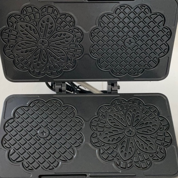CucinaPro Non-Stick Pizzelle Baker - Picture 9 of 10